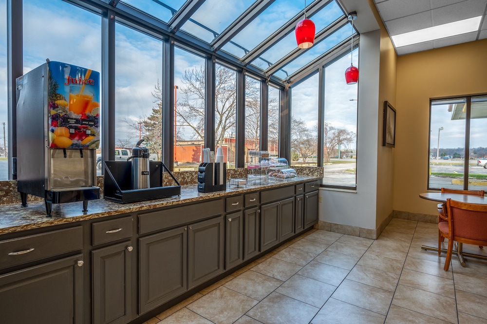 Days Inn by Wyndham Perrysburg 15/24