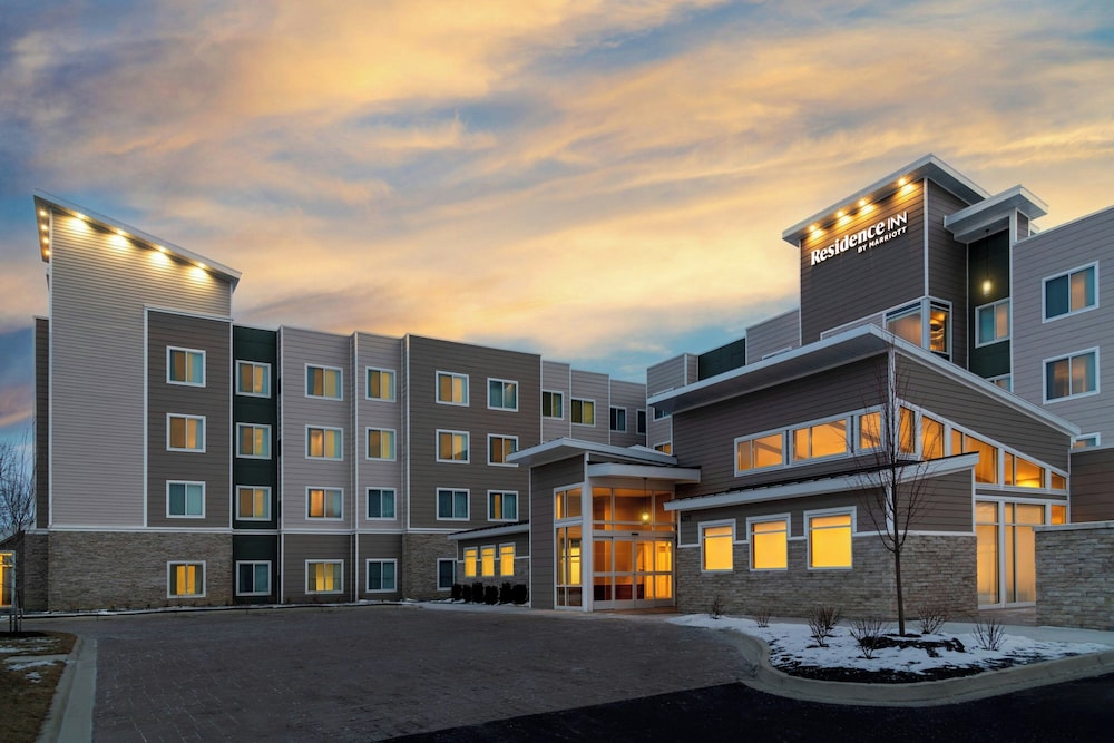 Residence Inn By Marriott Detroit Dearborn 27/33
