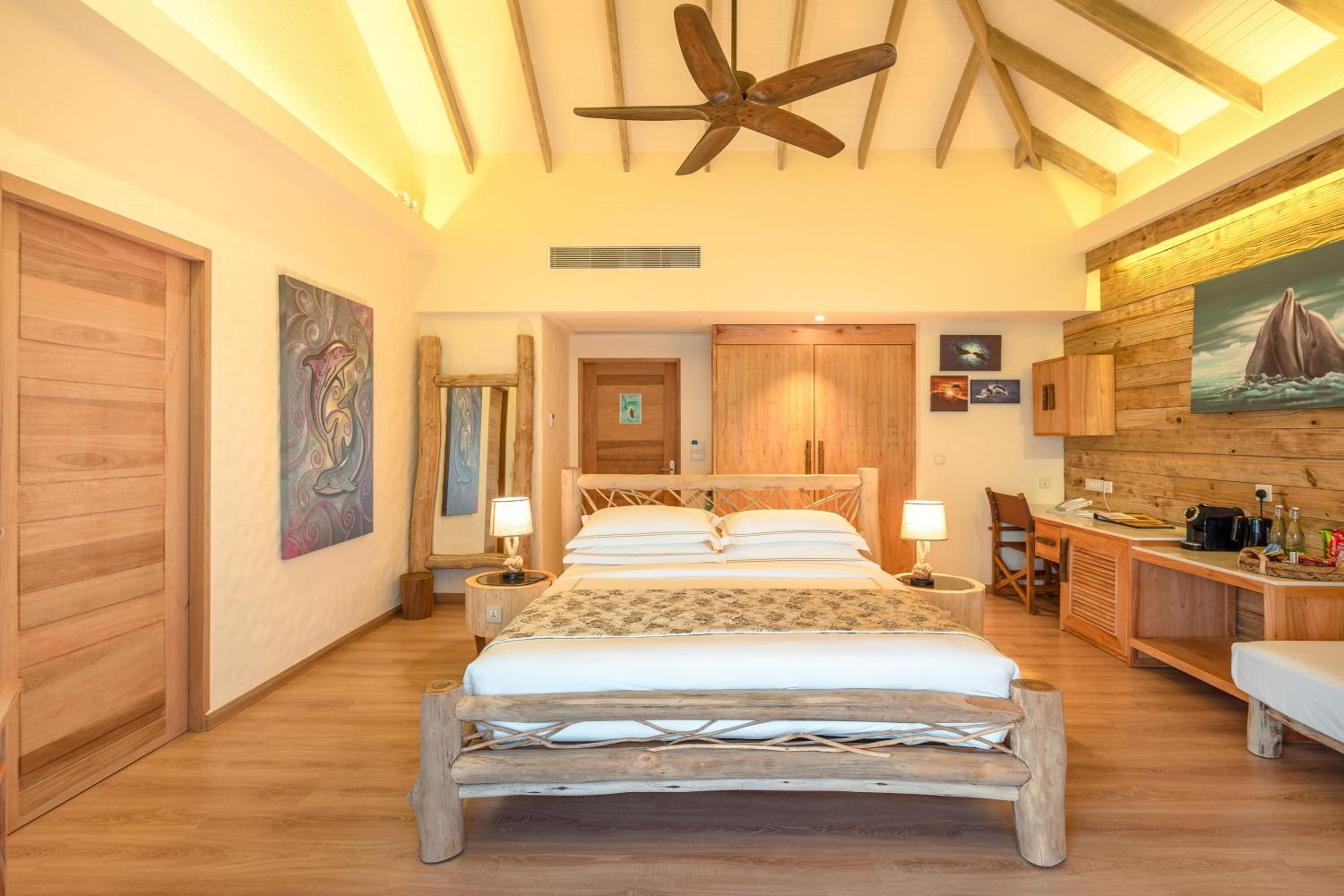 Lagoon, Suite, King Bed