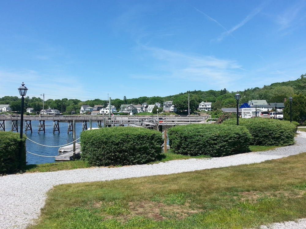 Boothbay Harbor Inn 66/69