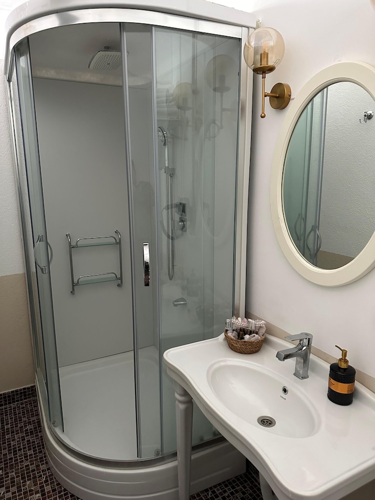 Laden Palas Hotel 47/50