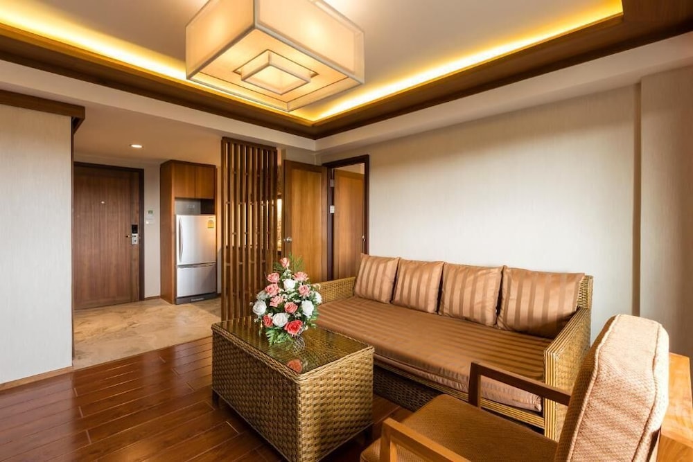Asia Hotels Group (Poonpetch Hotel) 41/63