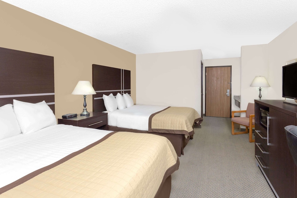 Baymont By Wyndham Green Bay 10/34