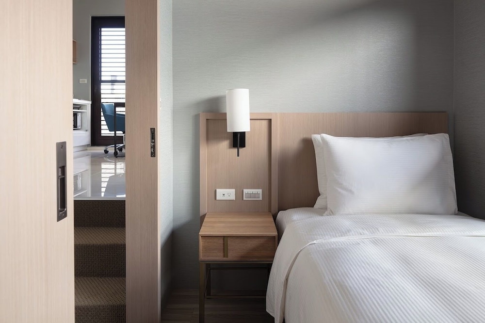 Design, Suite, 1 Double and 1 Single Bed