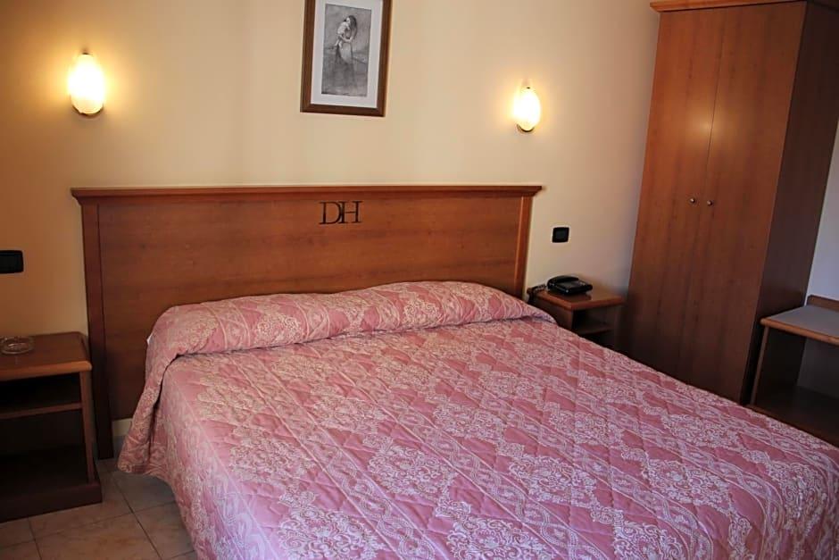 Demy Hotel 7/49