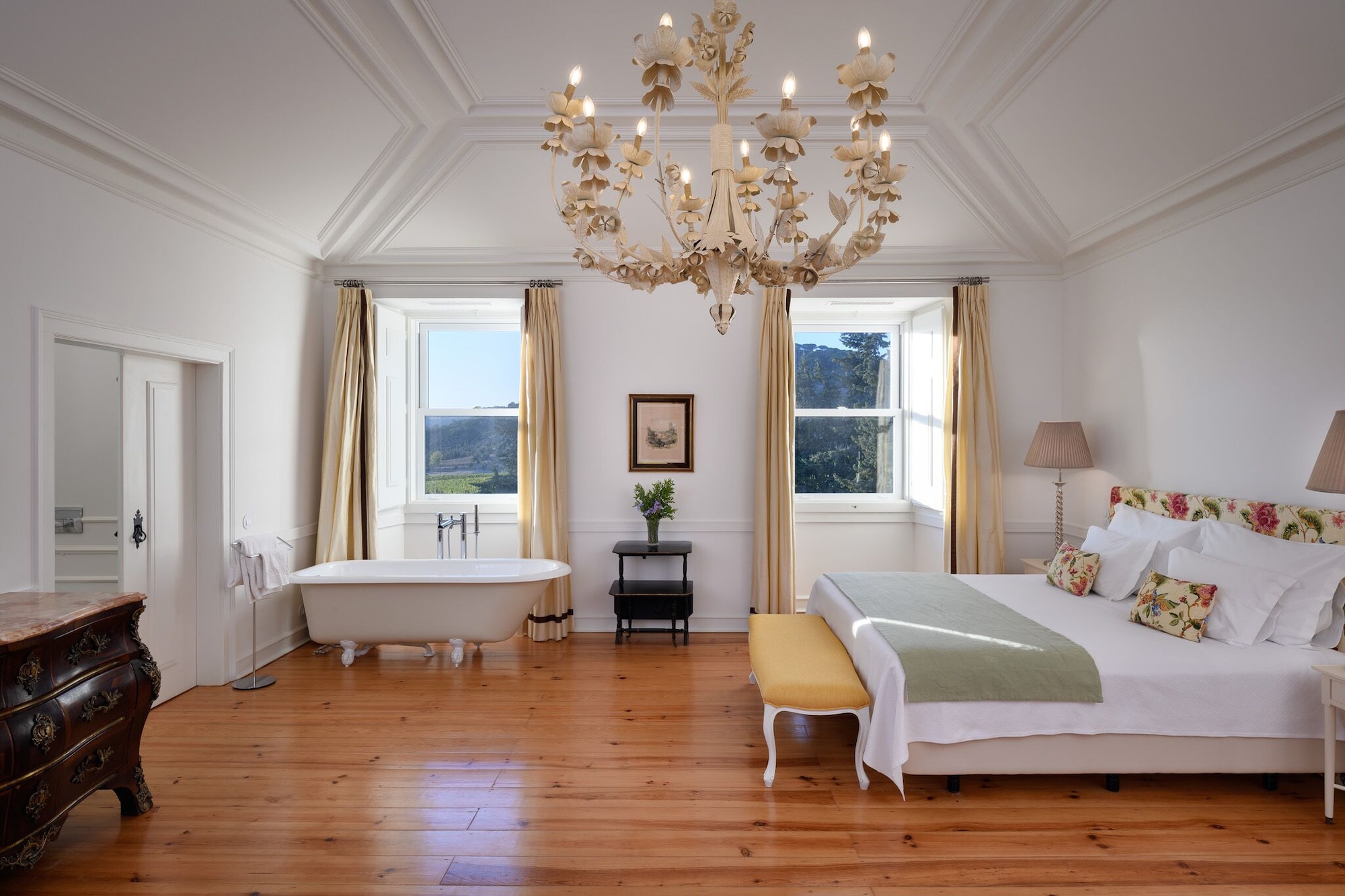 Romance, Junior Suite, Queen Bed