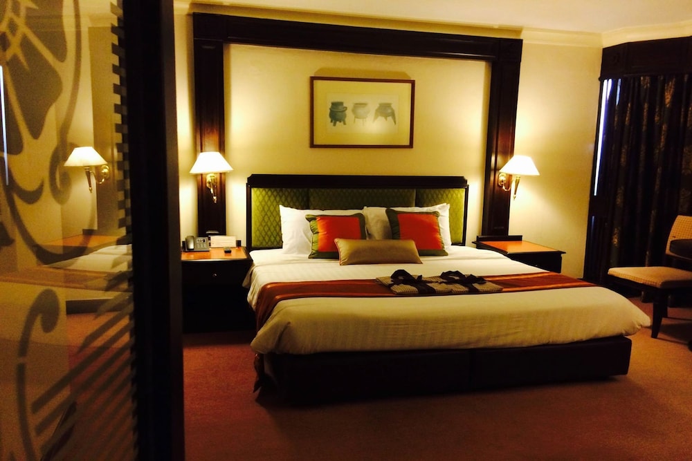 EXECUTIVE, SUITE