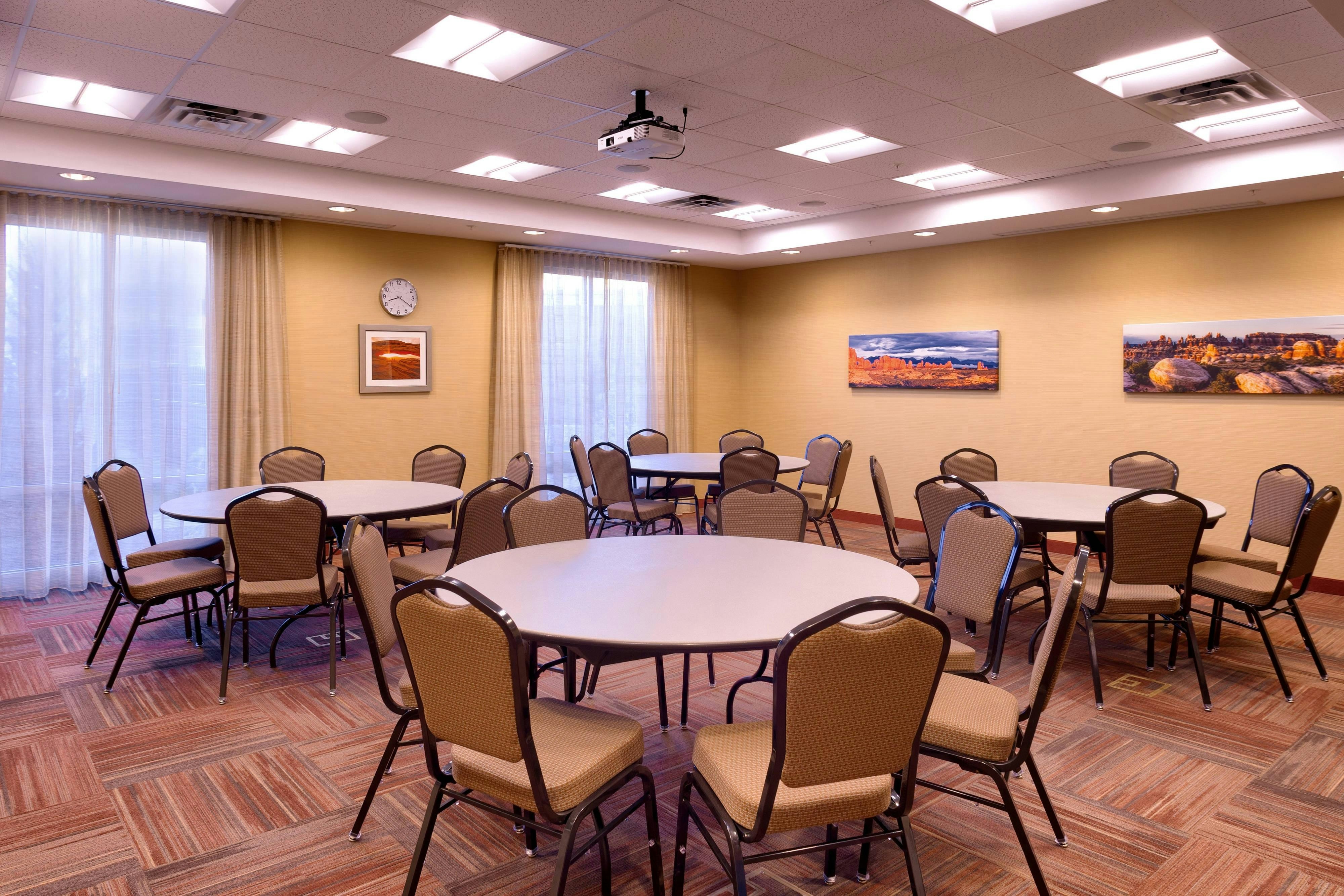 Fairfield Inn Suites By Marriott Moab 4/6
