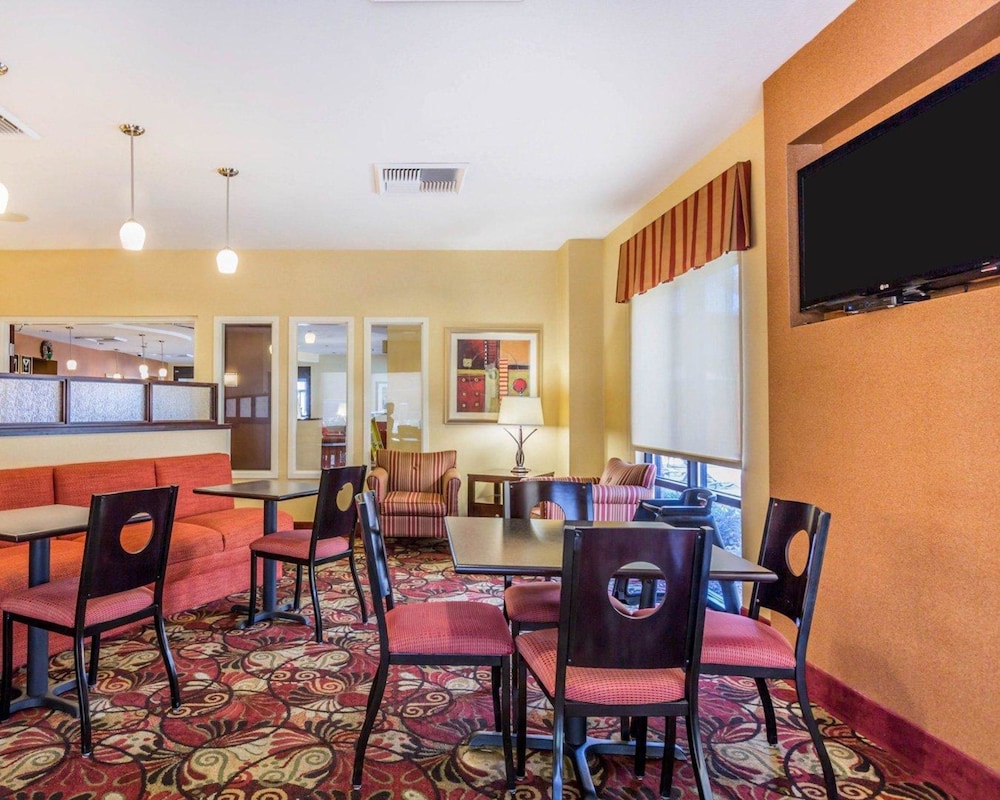 Comfort Suites Blythe, CA 34/49