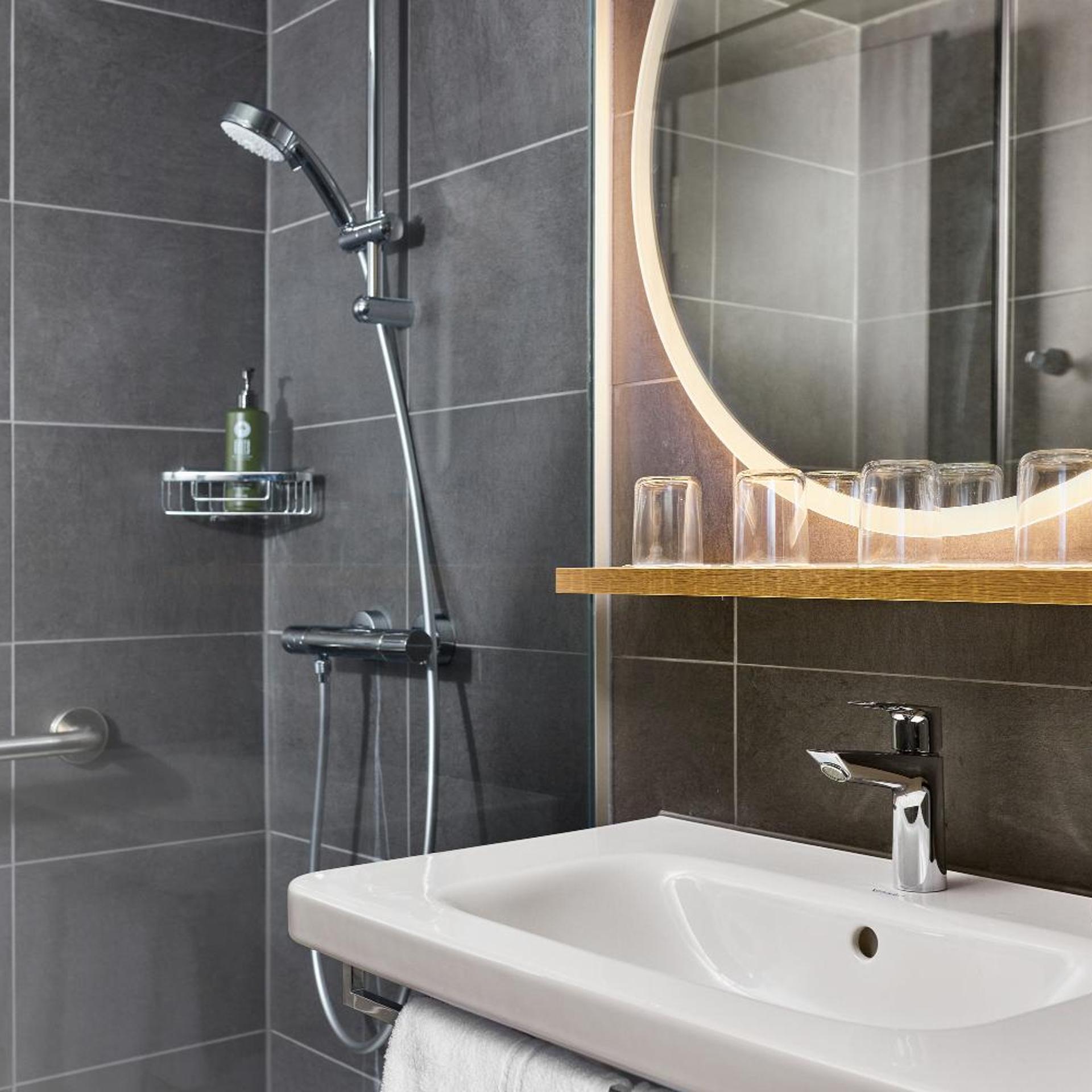 غرفة رباعية، H2 Hotel Saarbrucken 7/10