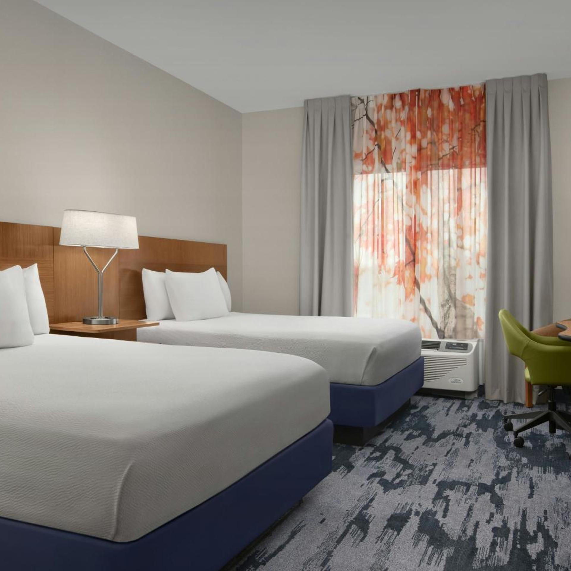Room, King Bed, 2 Queen Beds, Street View