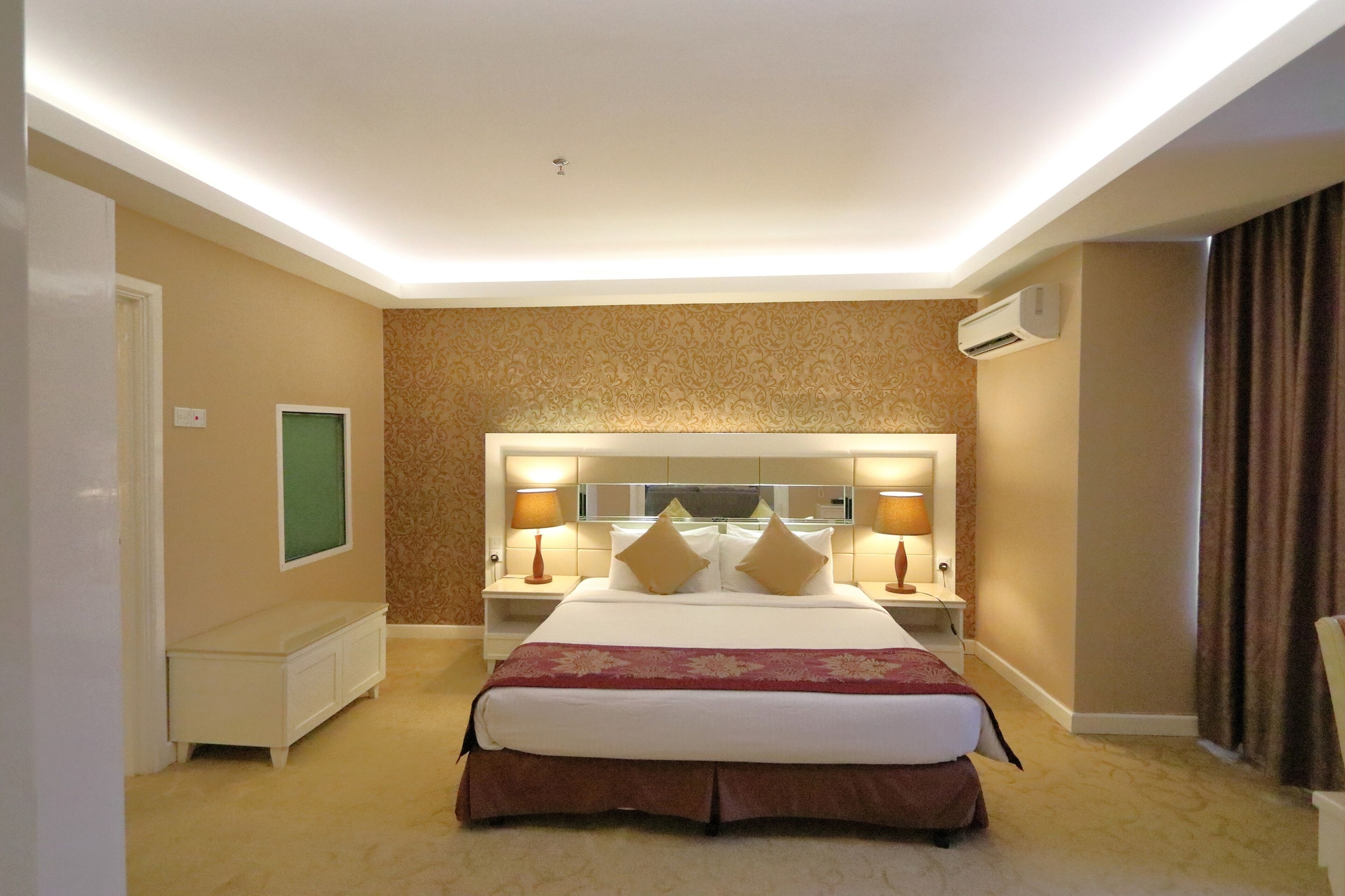 EXECUTIVE, SUITE, KING BED, SOFA