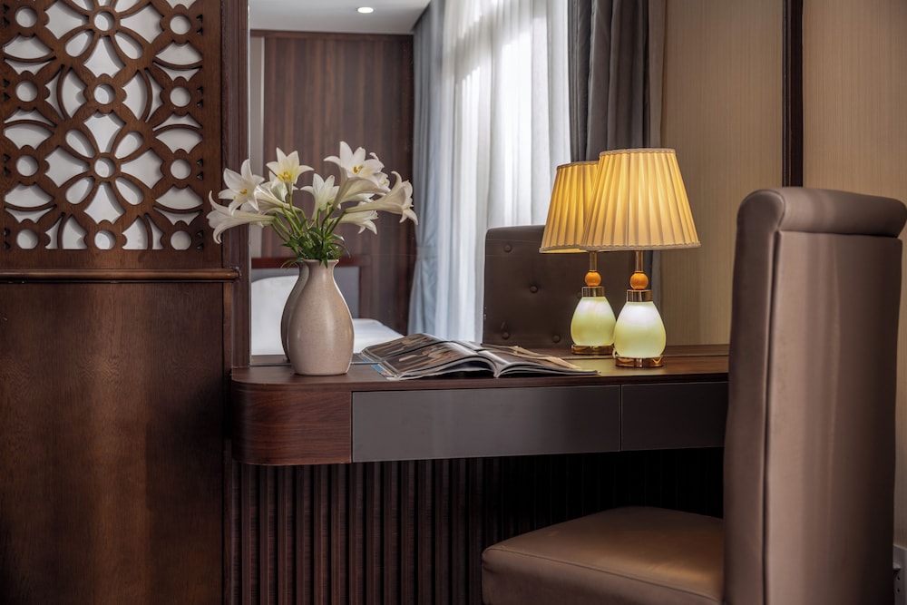 Palazzo Luxury Hotel 71/92