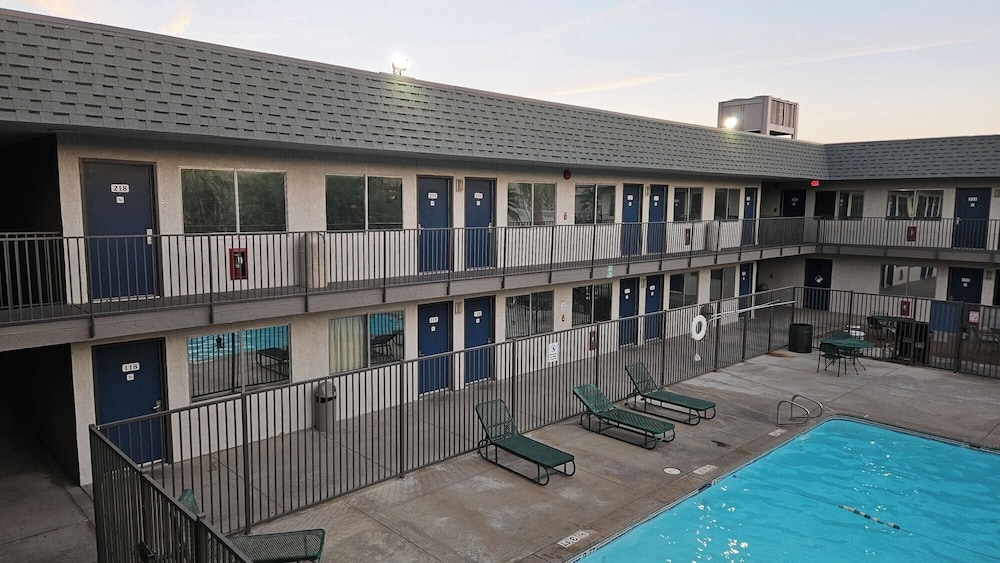 Motel6 Blythe, CA 8/65