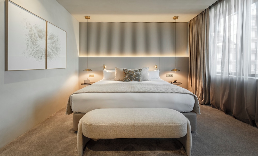 DELUXE, SUITE