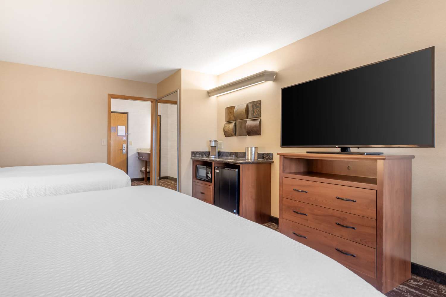 Room, 2 Queen Beds, Lake Front, Balcony