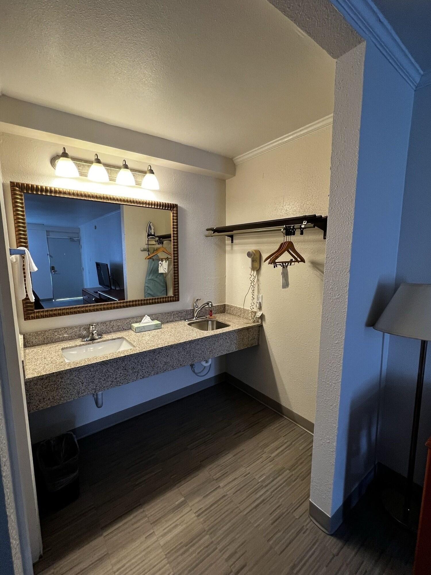 Studio6 Fort Worth, TX - Downtown East 34/36