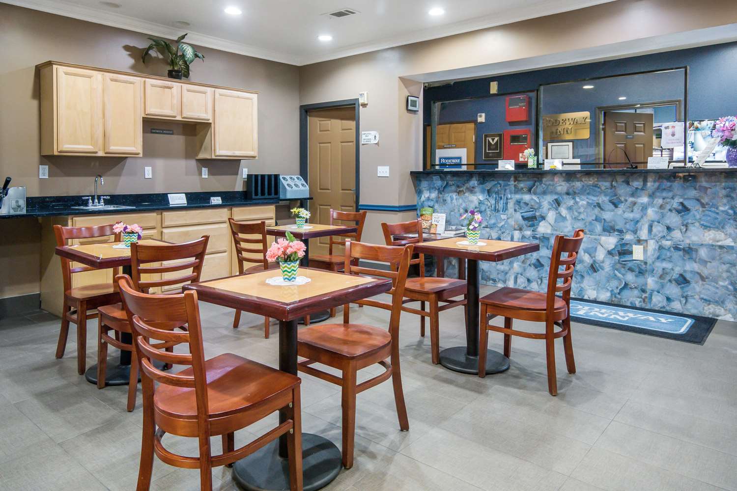 Rodeway Inn Carrollton I-35E 20/28