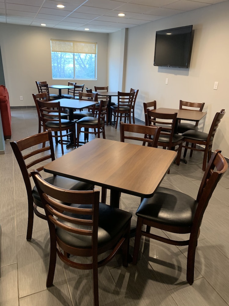 Econo Lodge East Ridge 32/36