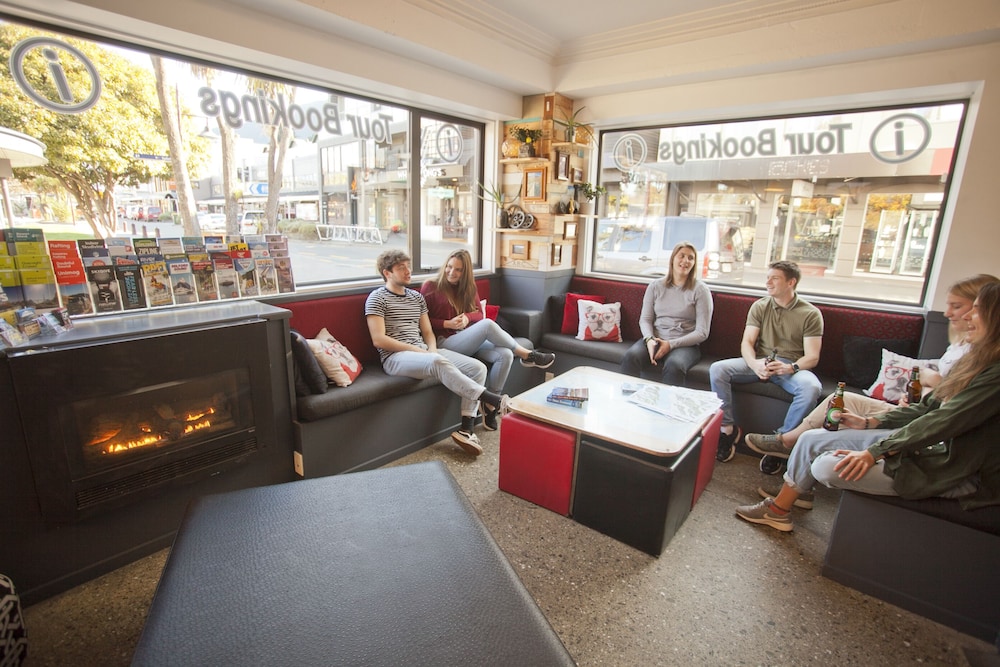 Absoloot Queenstown Backpackers 32/50