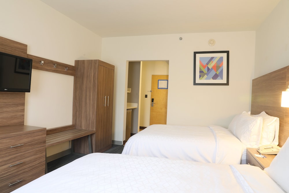 Holiday Inn Express Piedras Negras 12/72