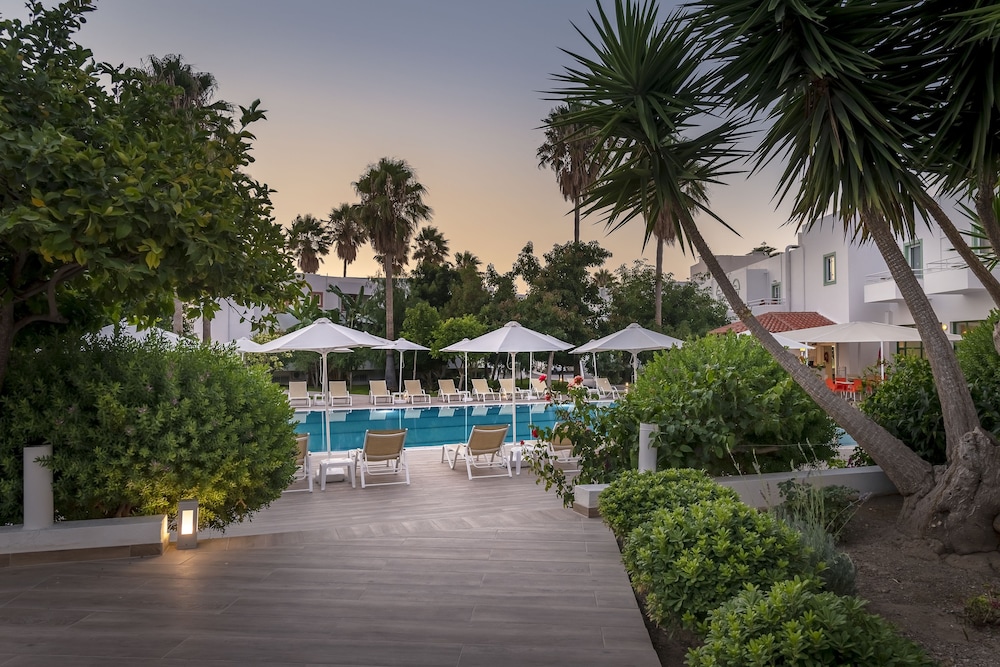 Alexandra Beach Hotel 22/37