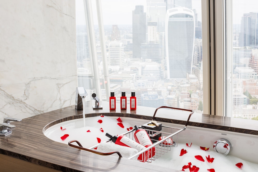 Shangri-La The Shard London 60/69
