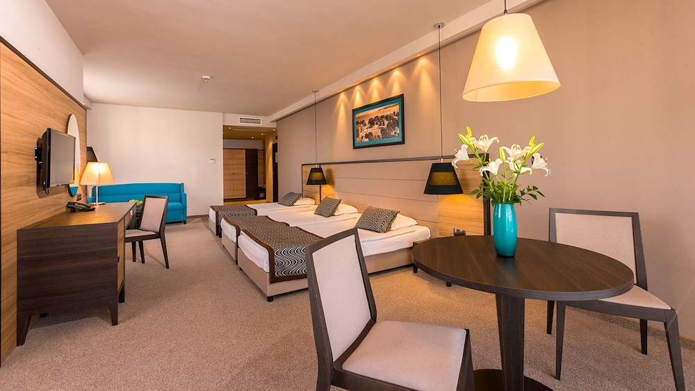 Astera Hotel & Spa 52/70