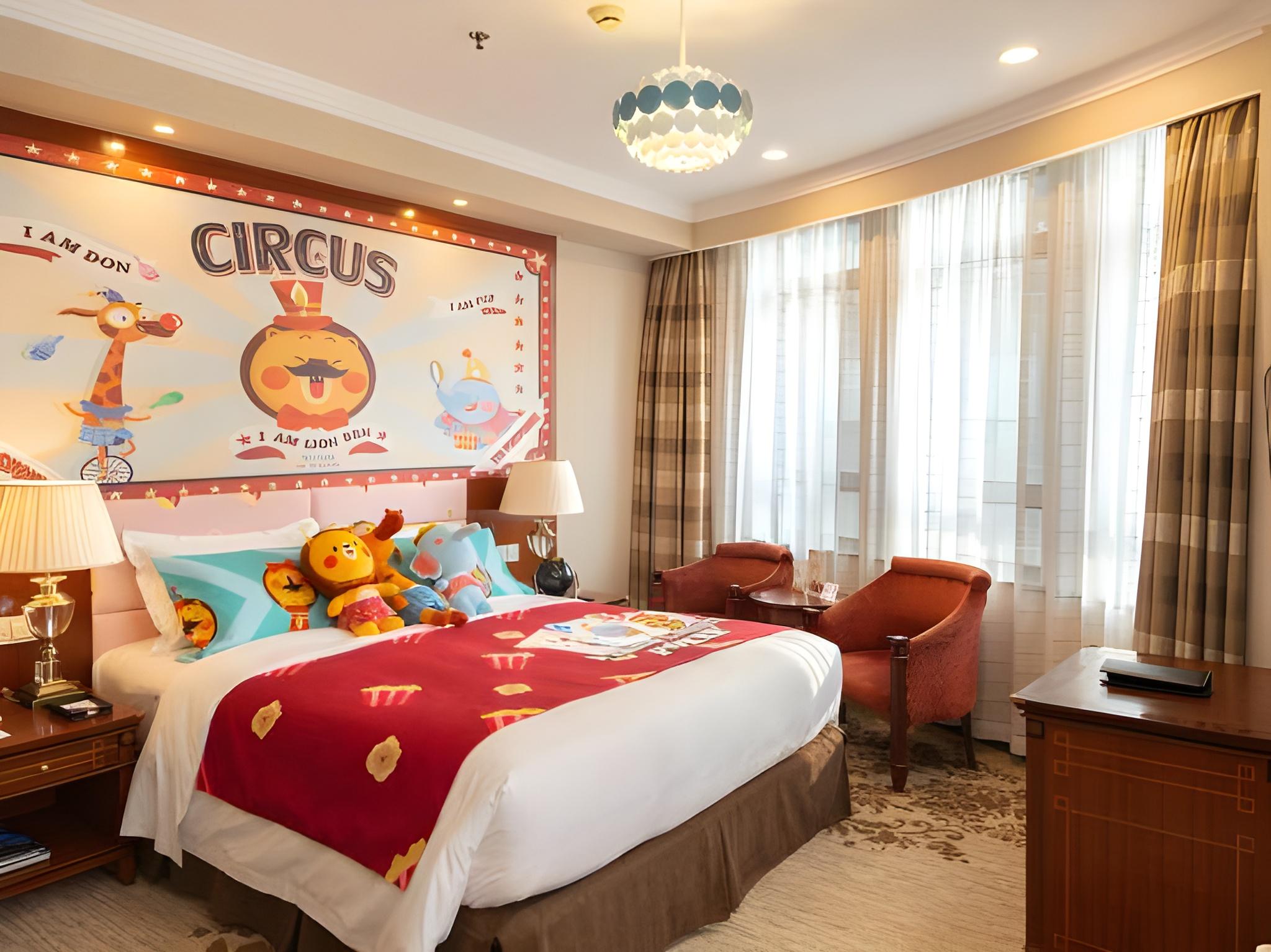 Theme, Deluxe, Queen Bed