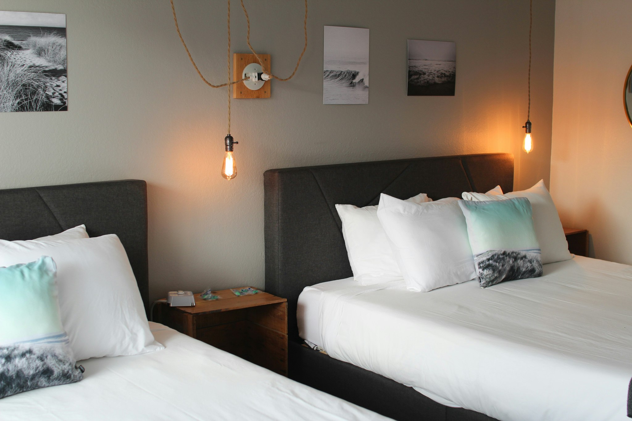 East, 2 Queen Beds