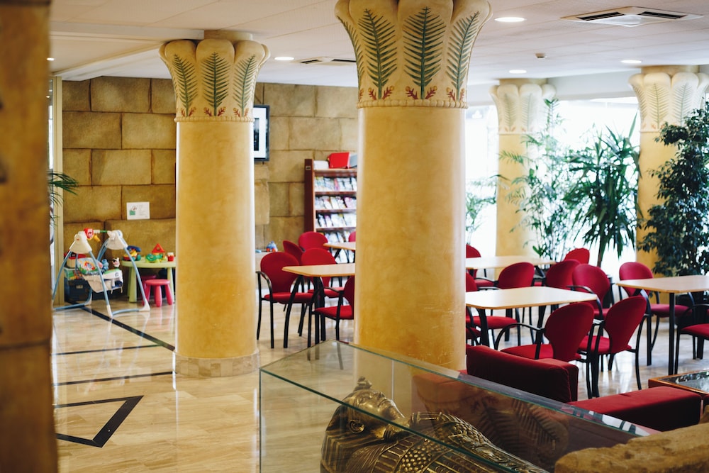 Cleopatra Hotel 45/63