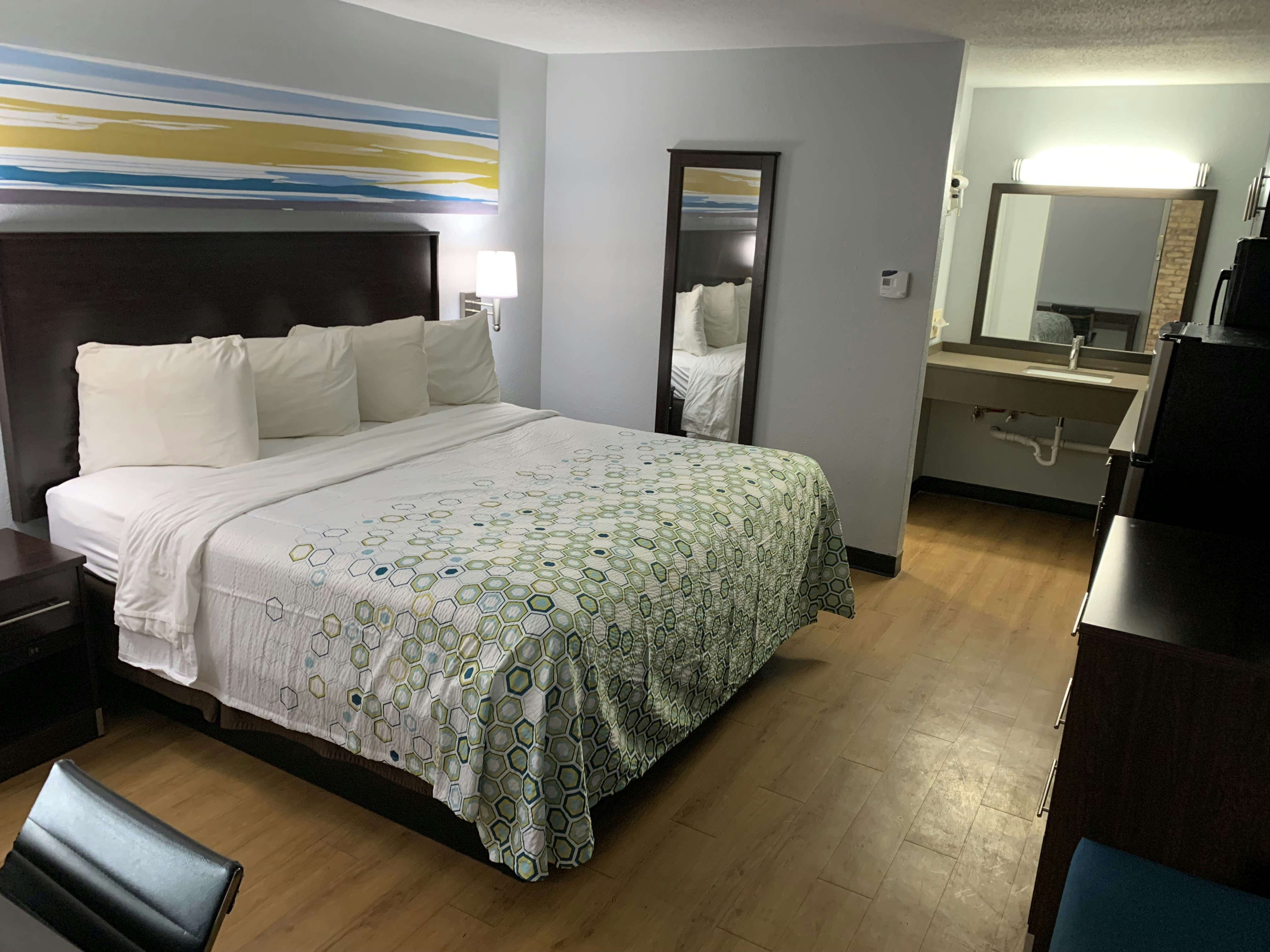 Studio, King Bed