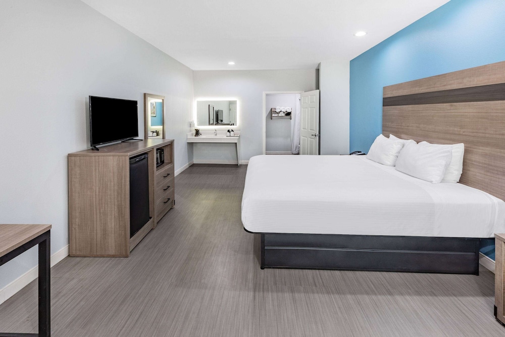 Baymont by Wyndham Freeport Texas 9/50