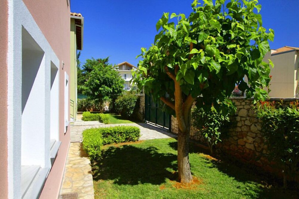 Saint Thomas Village 30/41