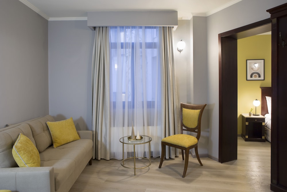 Zeus Essence Bucharest Venezia 46/64