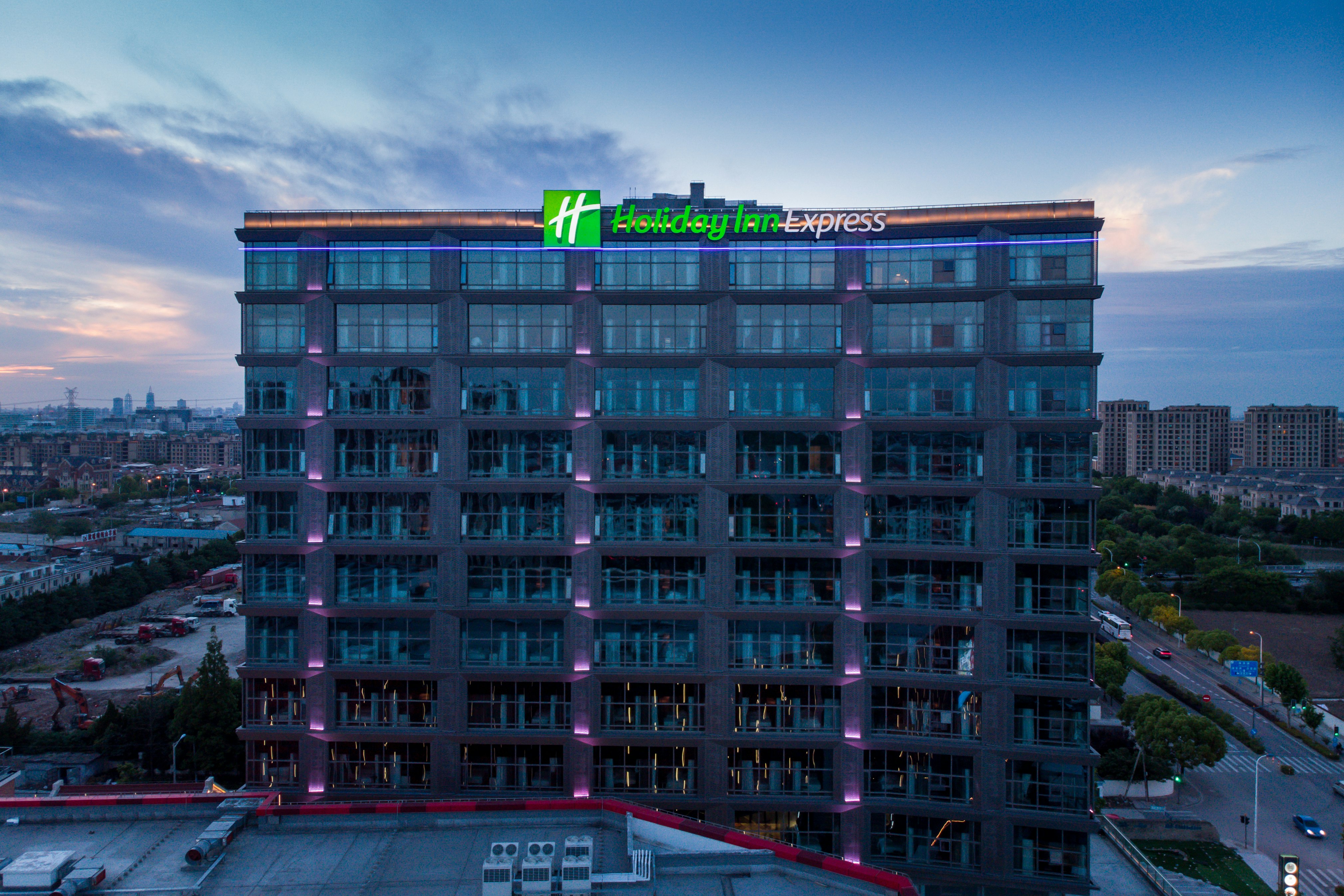 Holiday Inn Express Shanghai Tangzhen in SHANGHAI