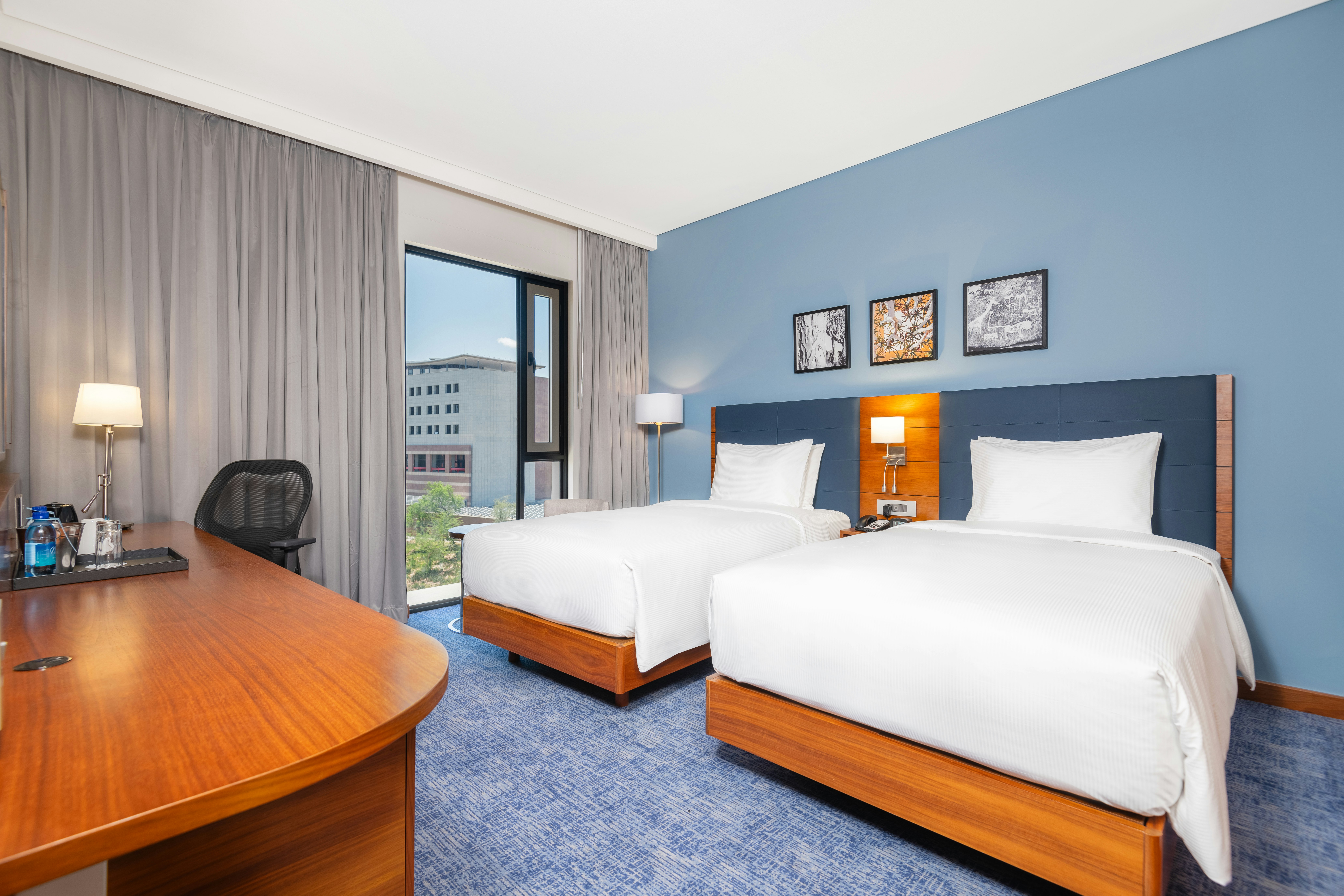 ROOM, TWIN BEDS