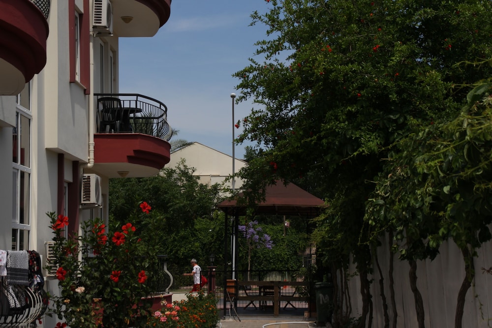 MINTA APART HOTEL 50/57