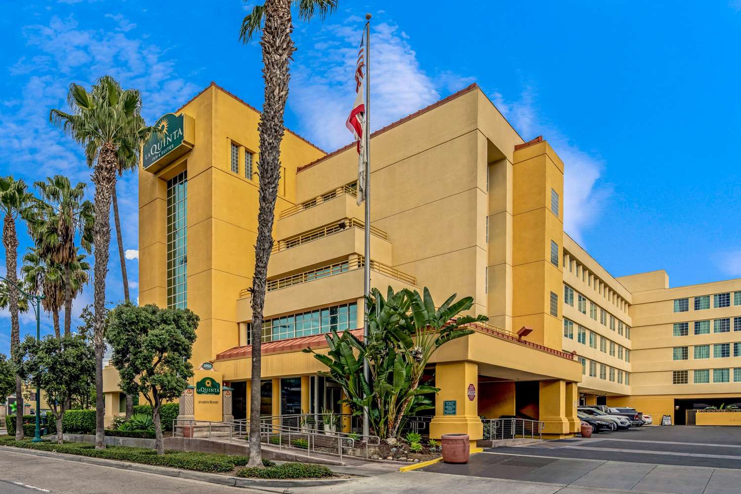 Holiday Inn Express & Suites Anaheim Convention Center Area 43/45