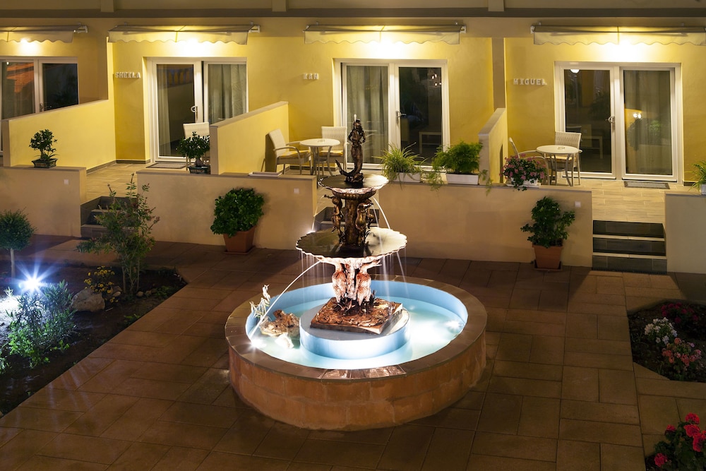 Hotel Cupidor 61/68