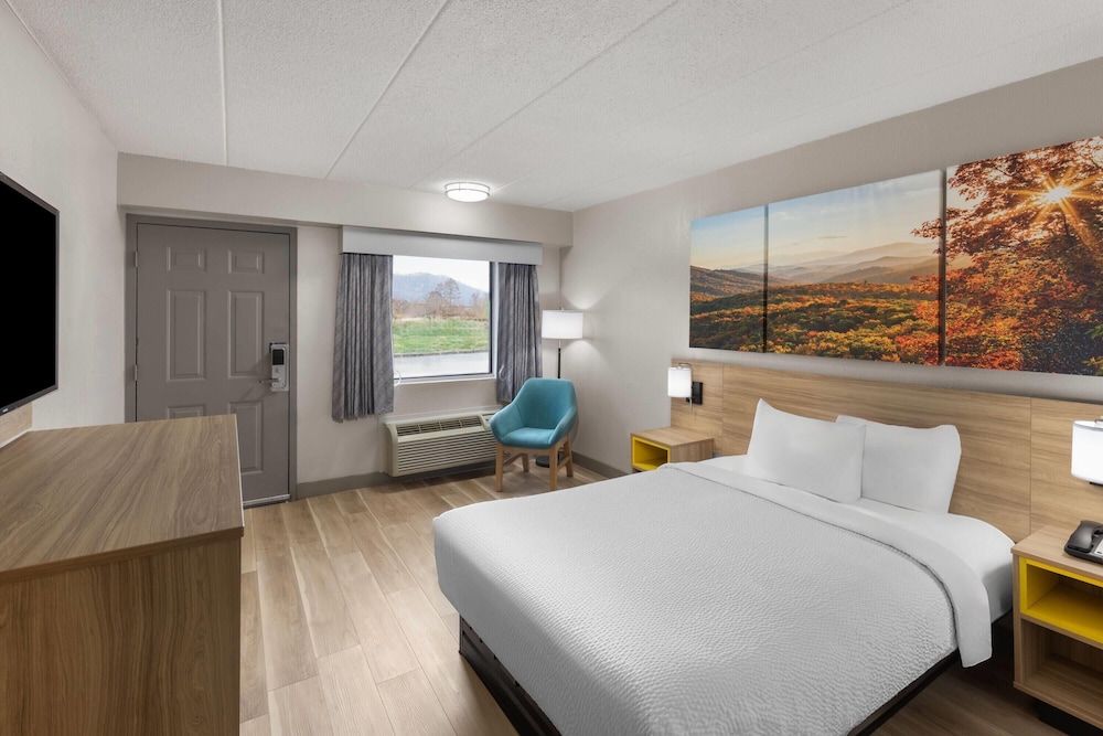 Days Inn by Wyndham Charleston WV 4/33