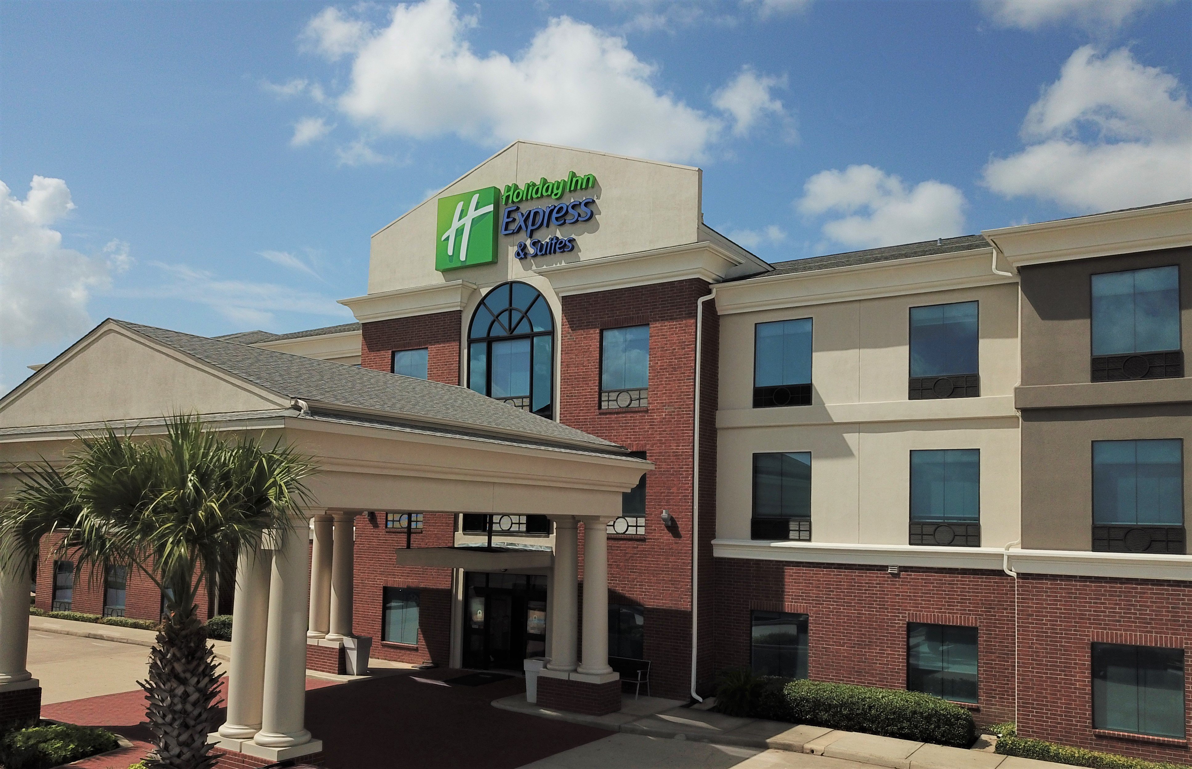 Holiday Inn Express Suites Hearne 4/49