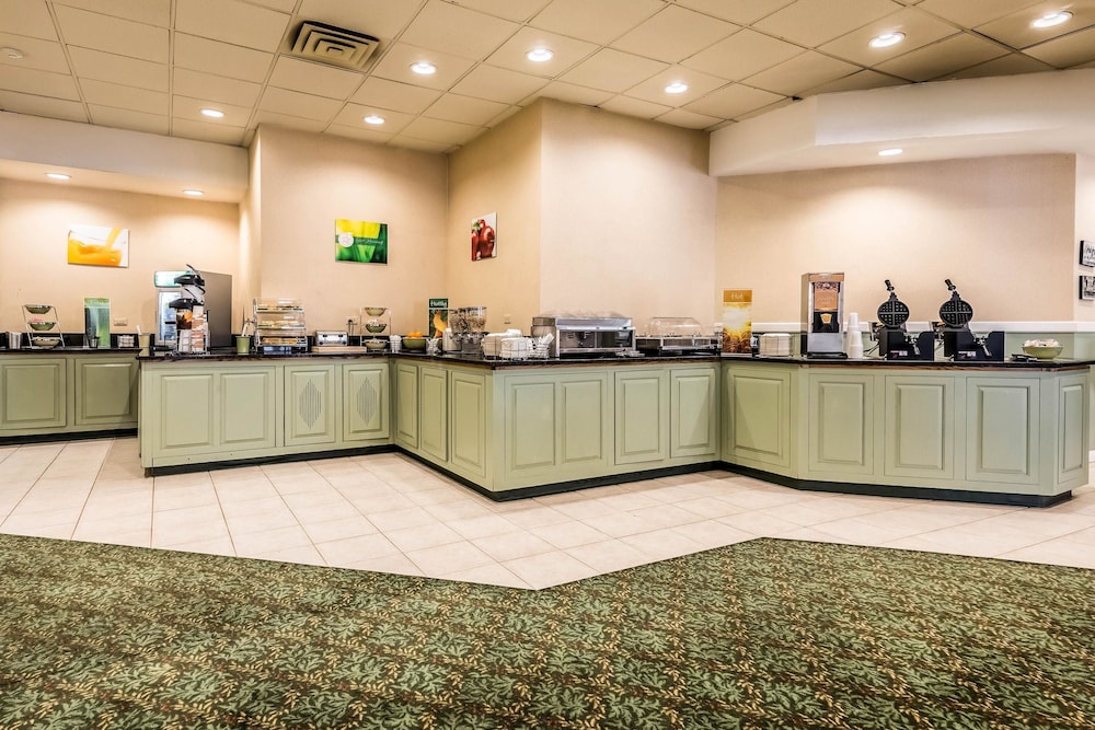 The Lux Hotel & Conference Center, Ascend Hotel Collection 5/39
