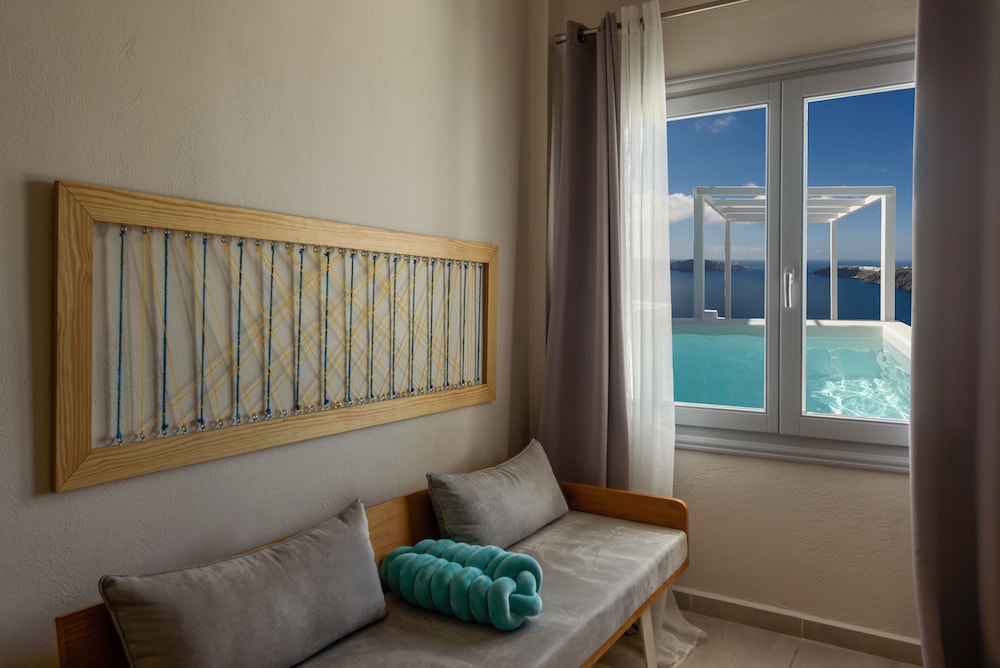 Gizis Cliffside Suites 38/50