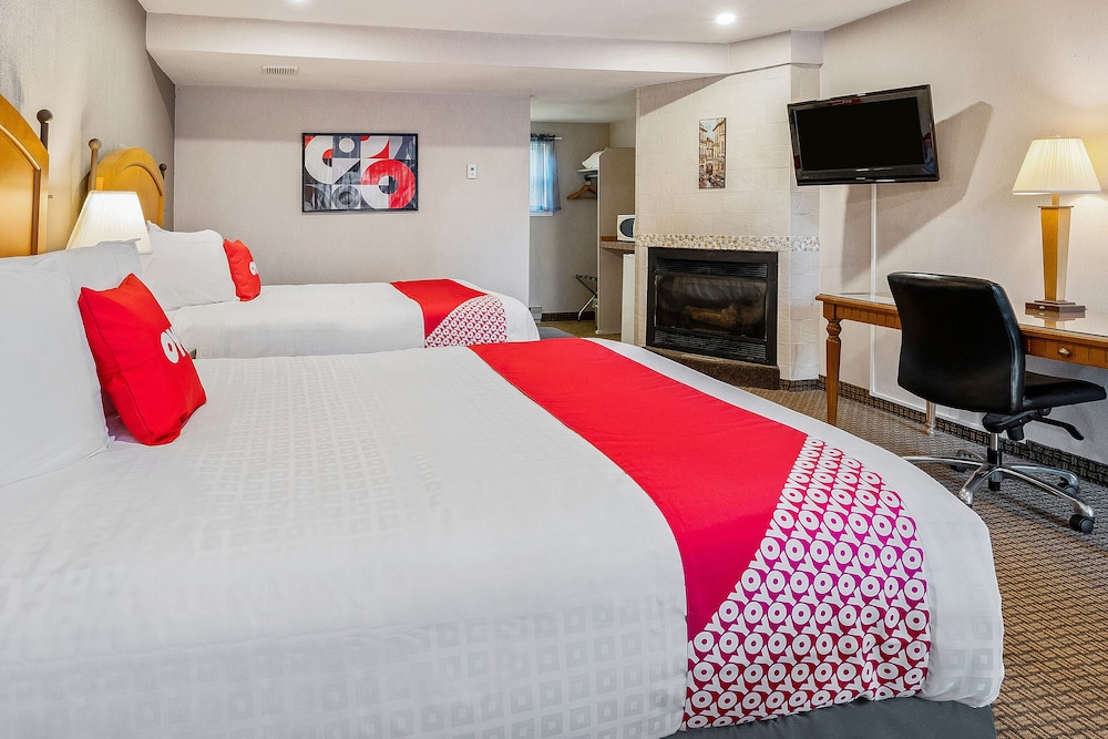 OYO First Canada Hotel Cornwall Hwy 401 ON 12/42