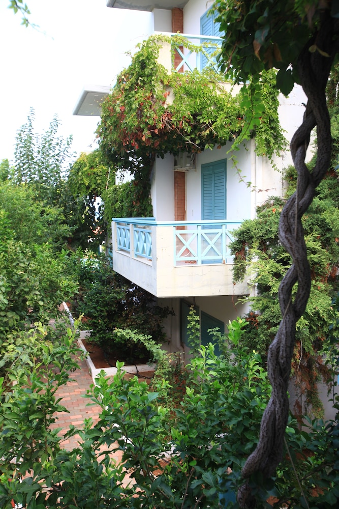 Anatoli Apartments 5/32