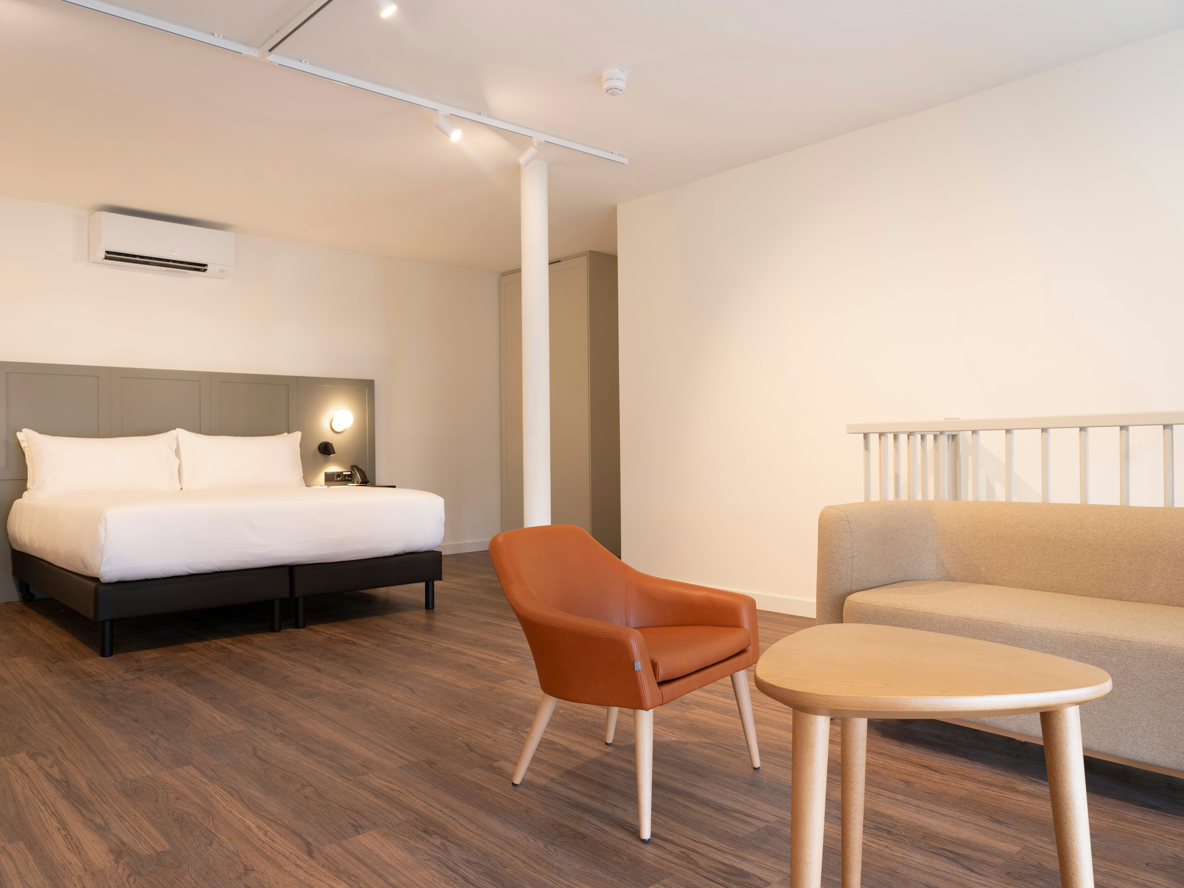 DUPLEX, SUITE, KING BED