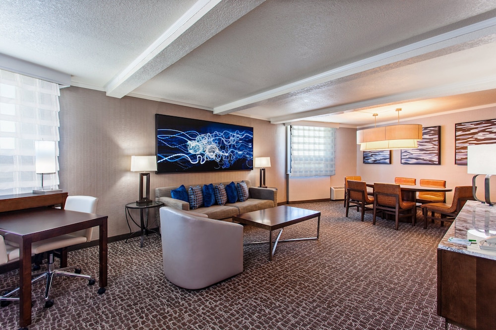 Holiday Inn Long Beach Airport 41/69