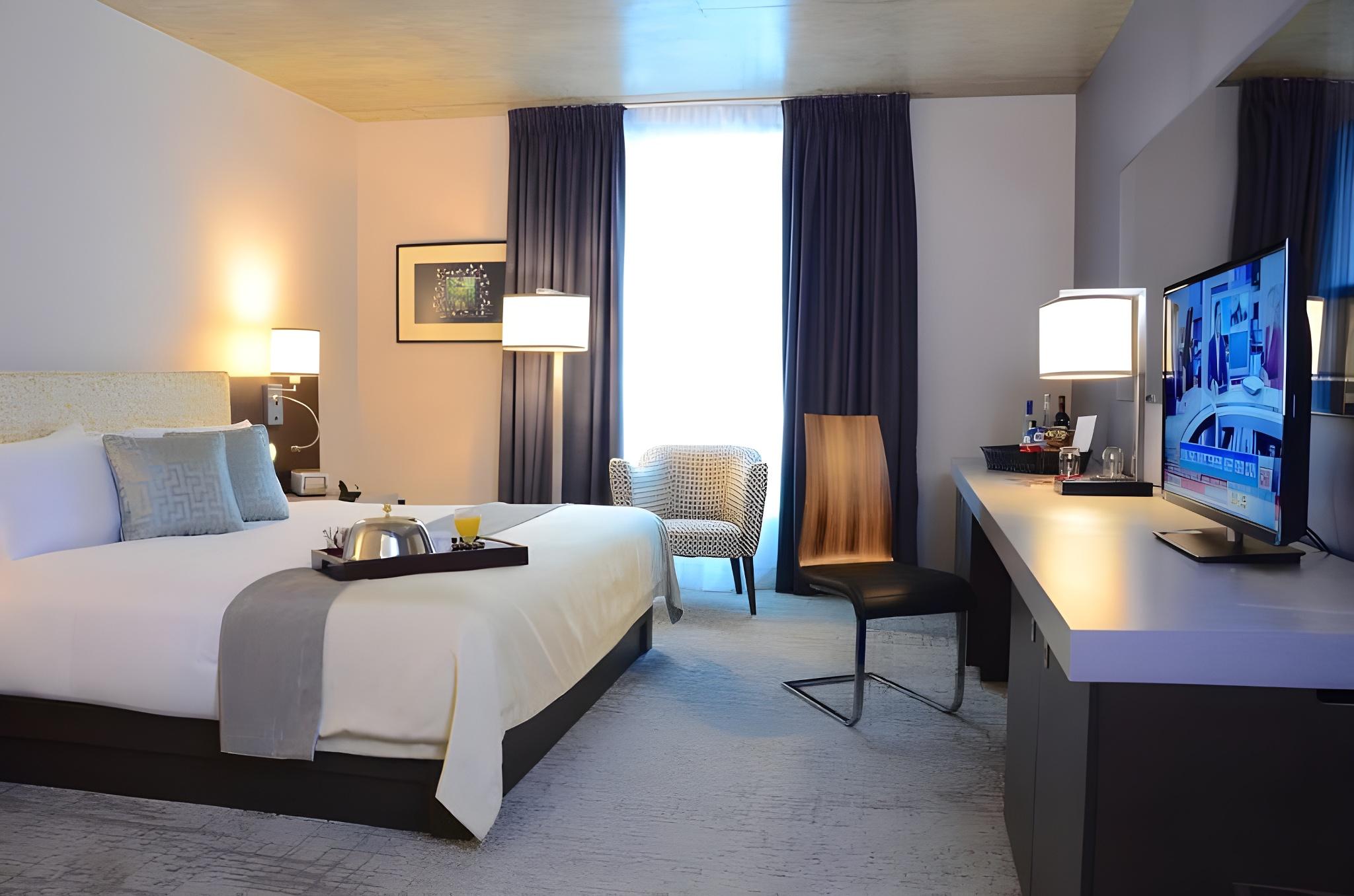 غرفة بريفيليج بسرير كينج، 10 Hotel Formerly Opus Hotel 2/2