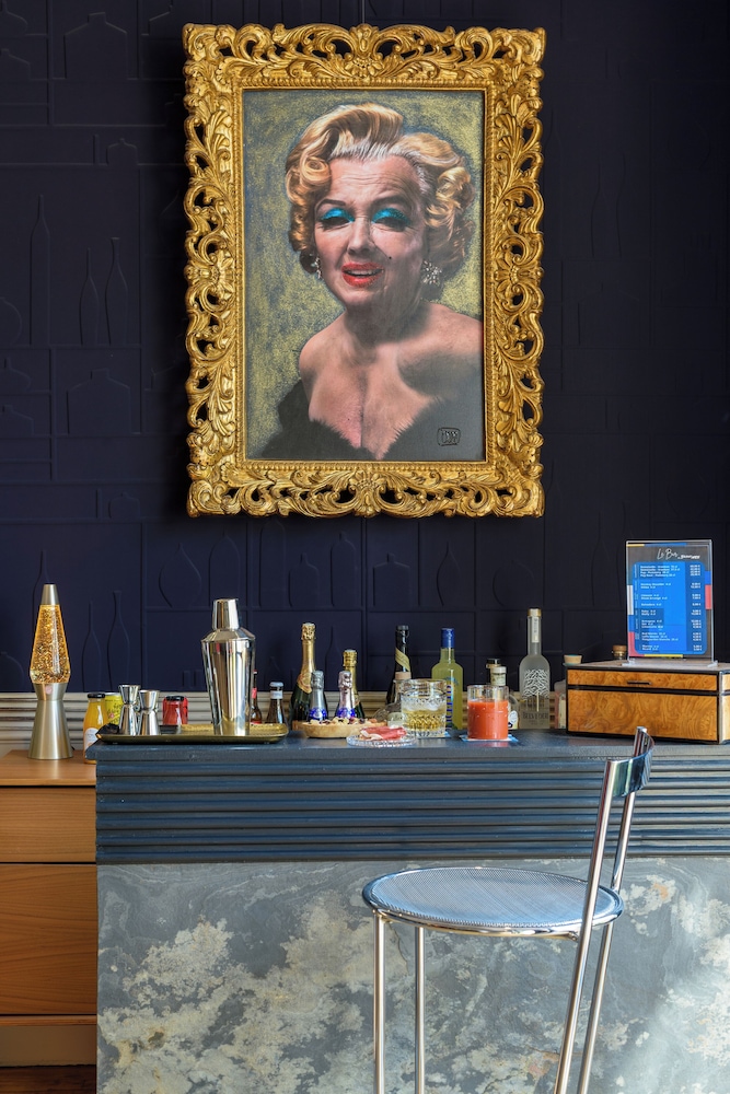 Hotel des Beaux Arts 7/77